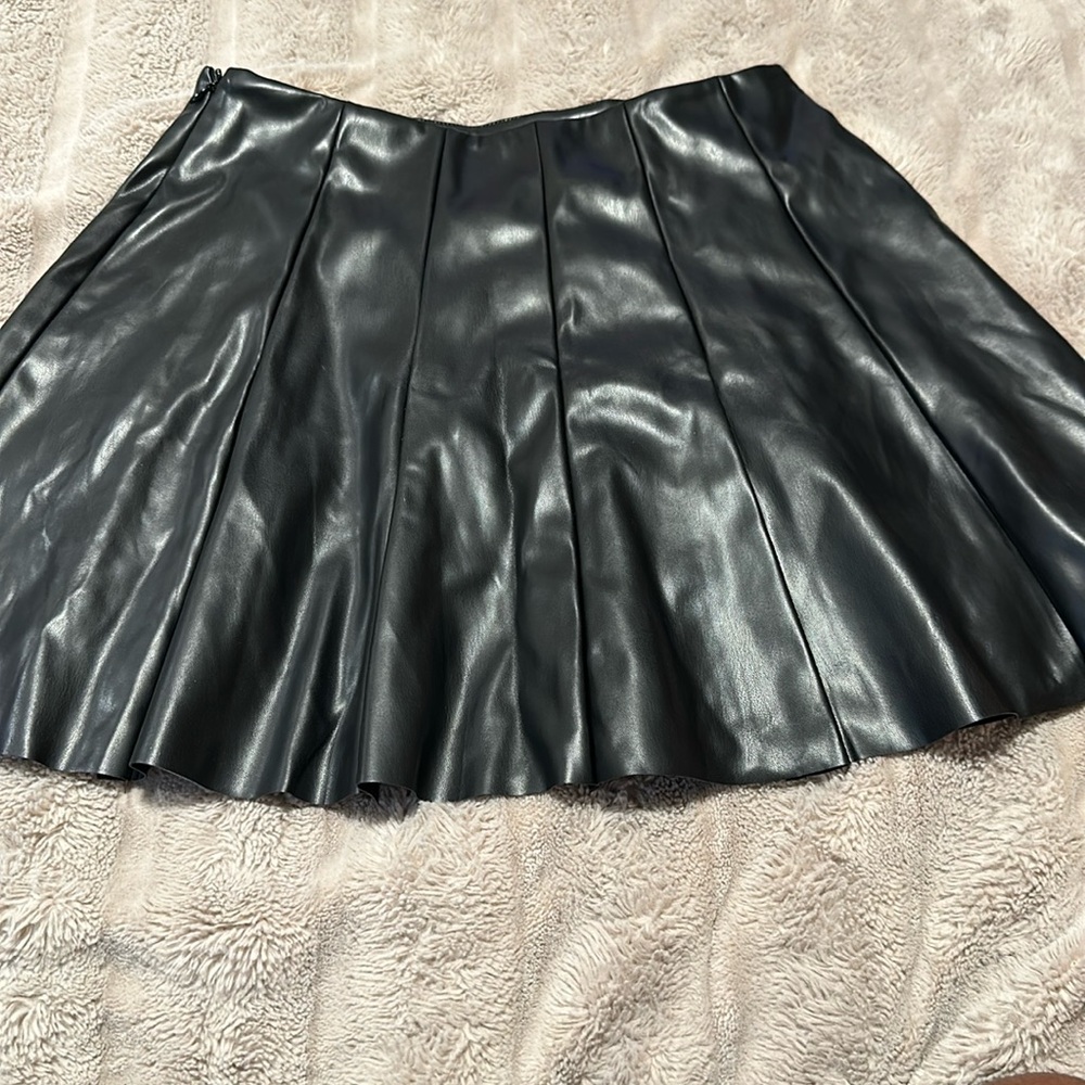 Mini pleaded skirt